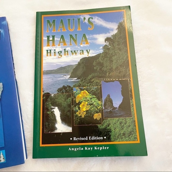 The Ultimate Kauai Guidebook 1995 & Maui's Hana Highway Book Bundle - Picture 3 of 13